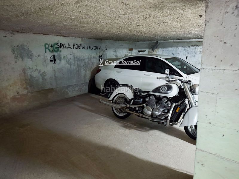 Foto bed8da21-8c44-4ff0-92a5-b80bb7a2c6f8. Aparcament cotxe a Calafell platja Calafell