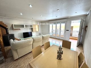 Casa adosada en Catral. En catral