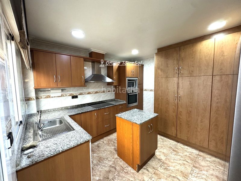 Foto 4cf37ce2-ff1e-4457-8215-e4ab0bfca496. Casa adossada amb calefacció aparcament a Catral