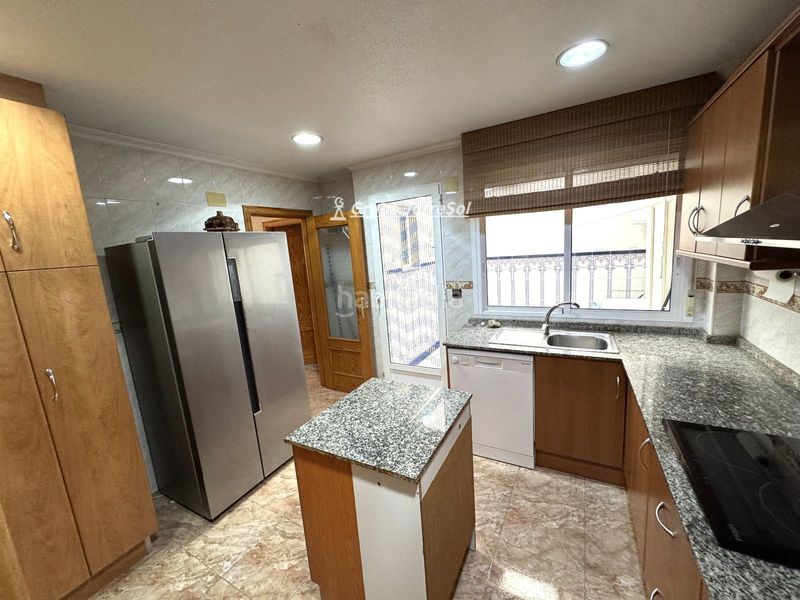 Foto 615fd66b-2d5a-4cf3-ba0f-83729d76aeeb. Casa adossada amb calefacció aparcament a Catral