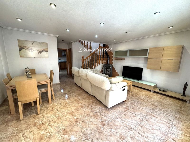 Foto ad98445a-0ed5-4fd1-88e3-c472d269e23c. Casa adossada amb calefacció aparcament a Catral