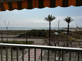 Piso  Besos. Amplio piso en 1º línea de mar cerca de puerto deportivo