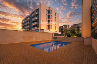 Attique  Mare de deu de montserrat. Alto standing en 2ª liena de mar con piscina