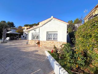 Chalet  Cunit. Encantador chalet en la baronia de mar, bellvei
