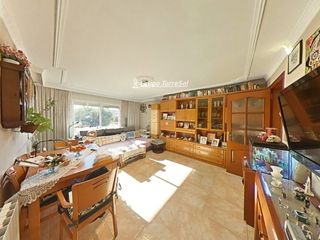 Etagenwohnung  Aviles. Amplio piso familiar con terraza en larboç