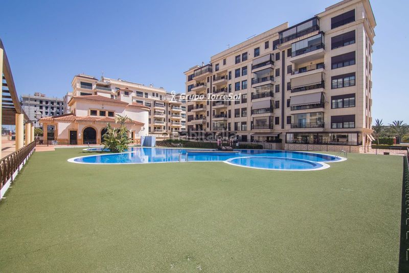 Foto 8750d871-f958-408d-9258-ae1bf34a1790. Àtic amb calefacció aparcament piscina a El Raval - Portes Encarnades Elche / Elx