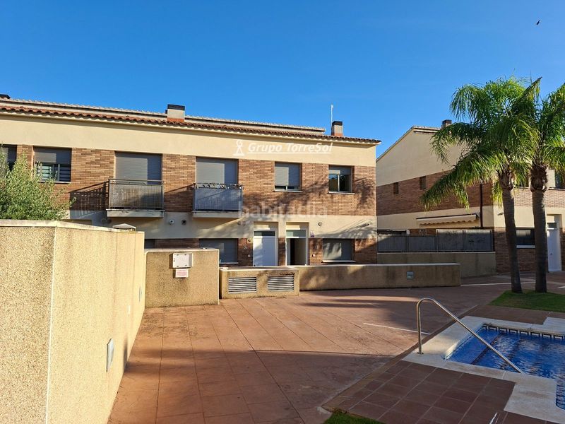 Foto 1224819d-91b8-45a6-9558-e95f2e2b63e1. Casa adossada amb aparcament piscina a Bonavista Vendrell (El)