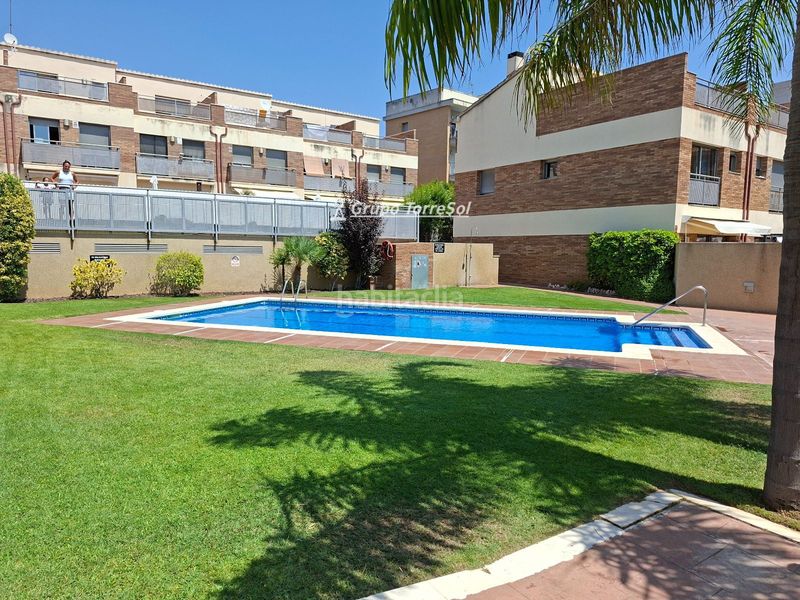 Foto 9b896796-aa03-4f91-86cb-a812ac68e957. Casa adossada amb aparcament piscina a Bonavista Vendrell (El)