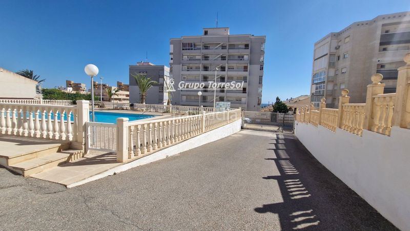 Foto e9971835-c987-4b85-8486-958deefff190. Pis amb calefacció aparcament piscina a Los Arenales del Sol Elche / Elx