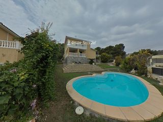 Chalet  Pau casals. Chalet independiente de obra vista con vistas panorámicas al mar