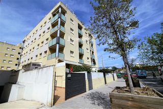 Piso  Rin. Bonito piso con piscina comunitaria