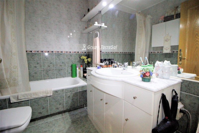 Foto 7c7138e2-d128-4048-ae0c-b3ad687e7a74. Casa adossada amb calefacció aparcament a Centre Torredembarra