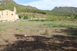 Finca rústica  Esglesia de l'. Gran parcela de 1.800m2 para 8 casas adosadas