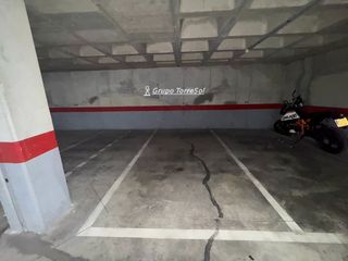 Parking voiture  Datzavares. Paseo d atzavares