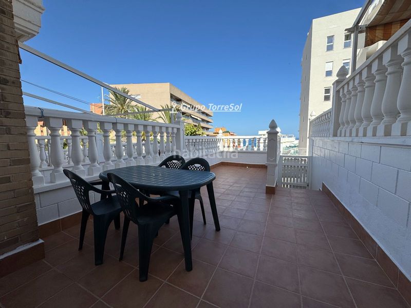 Foto 5de7a962-3d3b-4f0c-b38a-d1064a119ec1. Casa adossada amb calefacció aparcament piscina a Elche / Elx