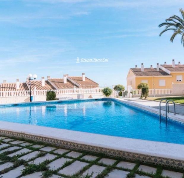 Foto e3709e41-b636-4fa2-902a-45f8e2f3914a. Casa adossada amb calefacció aparcament piscina a Elche / Elx
