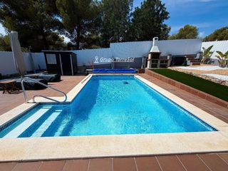 Chalet  Hercules. Chalet de 6 hab. con piscina y placas solares