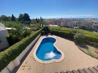 Chalet  Patagonia. Venta de chalet independiente de 4 dormitorios  3 baños y piscin