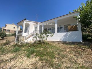 Chalet  Torre dels escipions. Venta de casa independiente con amplia parcela y vistas al mar e