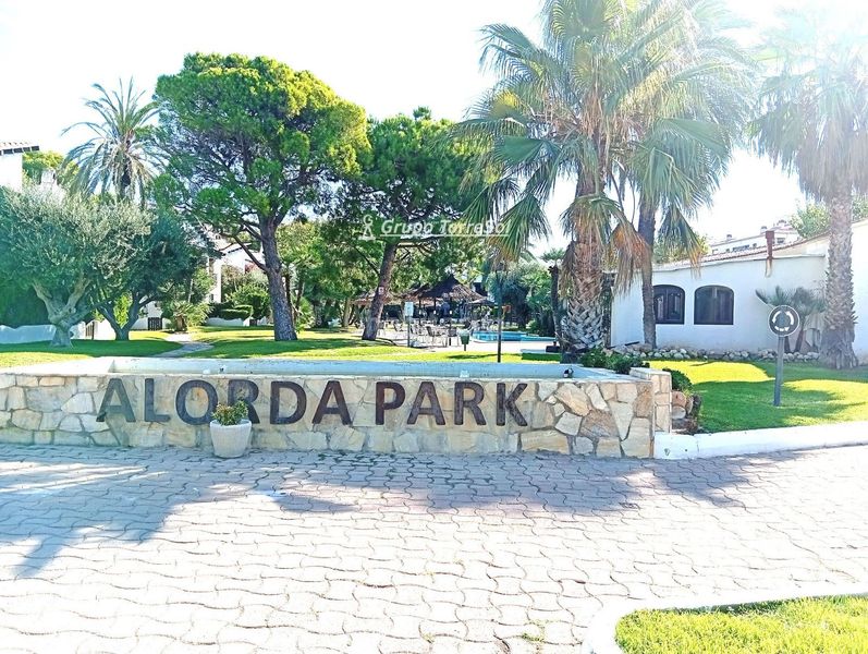 Foto 71d7ff0f-a3e4-4591-a7bc-c14b78b4c8e3. Semi detached house with parking pool in Alorda Park Calafell