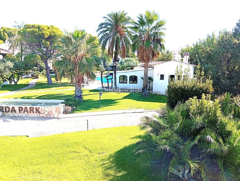 Foto e365d558-c5e9-4d15-aa11-5a2dfa8cc4e0. Semi detached house with parking pool in Alorda Park Calafell