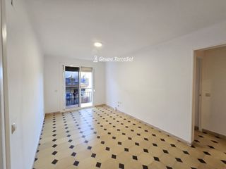 Appartamento  Mig del-planas. Piso exterior muy luminoso y listo para entrar a vivir!