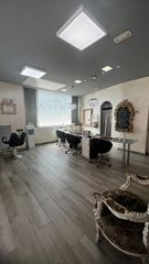 Traspàs Local Comercial a Avinguda de madrid 61. Espectacular!!! salón de uñas y estética en traspaso