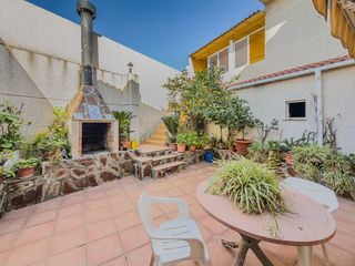 House in Roc Blanc. Casa con 5 habitaciones+ local+ garage+patio+terraza