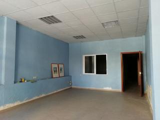 Local commercial à Avinguda camí nou 45. Local a la venta en benetusser