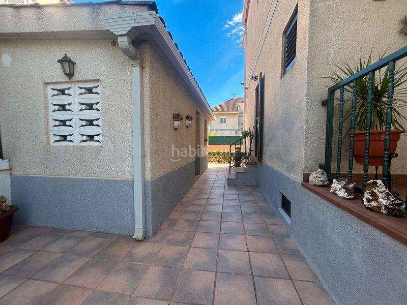 Foto b79fc0ef-1345-493e-8d7f-6c44a265fd00. Casa bifamiliare in carrer sèquia benàger 17 in Catarroja