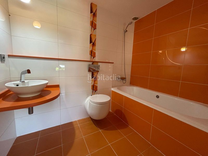 Foto 07df1884-cce9-461e-8934-d46d5baedee2. Casa adossada a Alfafar
