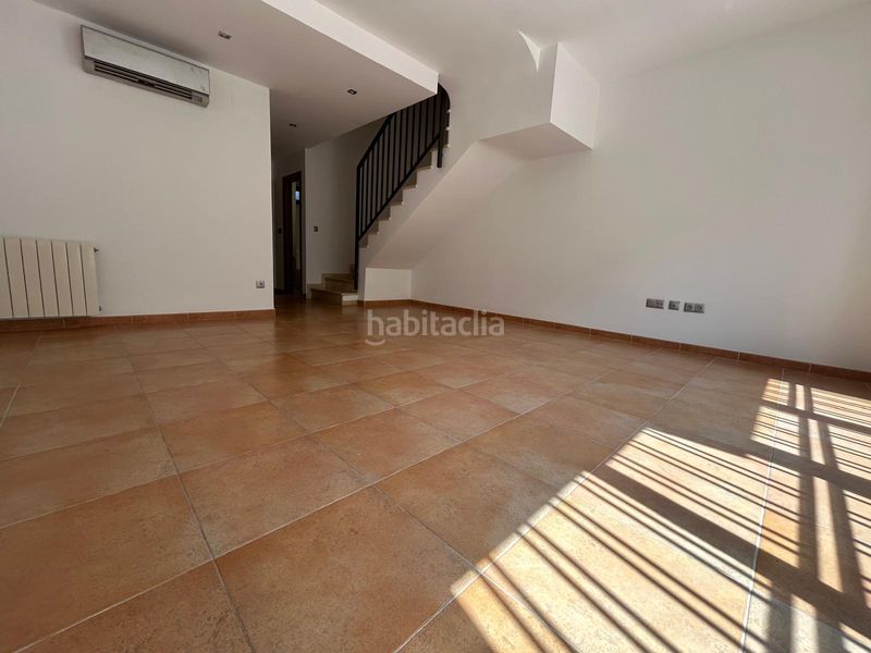 Foto a4d55752-97cb-4901-8bc8-6043b74f3866. Casa adossada a Alfafar