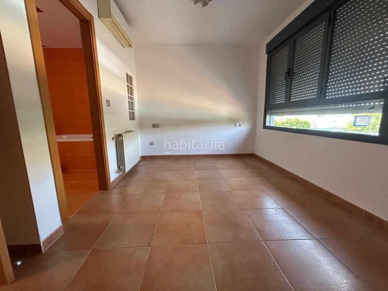 Foto f54ce58a-2d82-4533-b4fa-b5c408803b77. Casa adossada a Alfafar