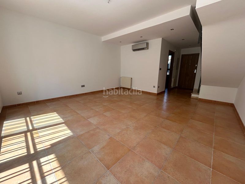 Foto f9e4f823-0da9-4373-bd2c-7060a8a0eb7b. Casa adossada a Alfafar