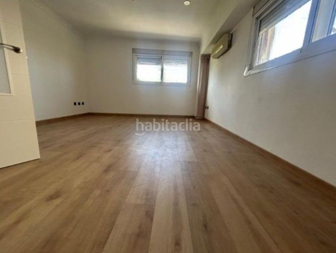 Foto 544f1242-2a06-4880-b276-0bb2046d2131. Pis a Benetússer
