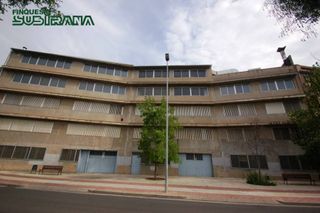 Rent Industrial building in Polígon Industrial. Nau en venda o lloguer a igualada - zona: rec