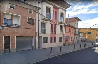 Building in Roda de Ter. Edifici en construcció a les masies de roda