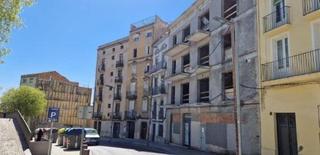 Édifice à Centre. Edifici per finalitzar a igualada  zona centre