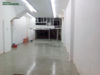 Lloguer Local Comercial a Centre. Local de lloguer a igualada mercat de la masuca