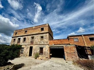 Casa a Santa Margarida de Montbui. Casa pairal en venda a santa margarida de montbui