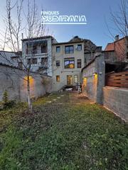Maison à Castellfollit de Riubregós. Casa en venda a castellfollit  2 pisos independents  garatge  ja