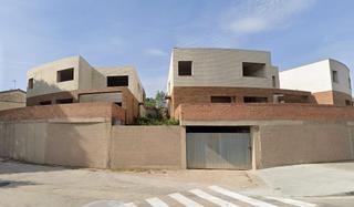 Casa adossada a Sant Quintí de Mediona. Obra parada a sant quintí de mediona