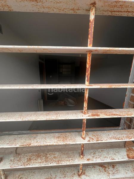 Foto c4a6afca-d1e3-4e36-abce-37e81415e463. Aparcament cotxe a Òdena