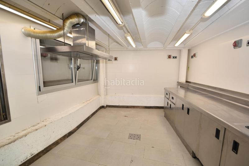 Foto 304c0eb4-f0d4-46e9-8f9b-65a6c62e6463. Local comercial  en venda o lloguer, equipat ideal per restaurant al Centre d en Igualada