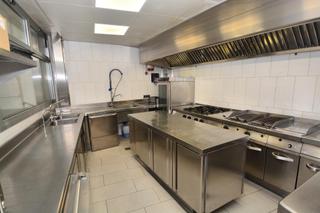 Lloguer Local Comercial a Centre. Local comercial en venda o lloguer, equipat  ideal per restauran