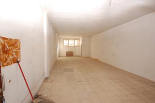 Rent Business premise in Llevant. Local comercial de lloguer situat a igualada  barri de les flors