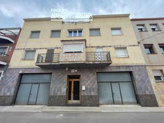 Casa a Calaf. Casa adossada en venda a calaf  dos pisos indep.  garatges  pati