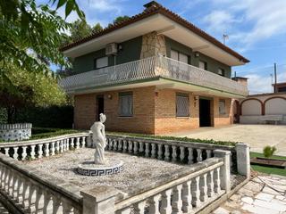 Casa a Piera. Casa a 4 vents en venda al centre de piera