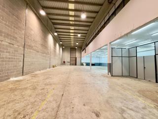 Miete Fabrikhalle in Llevant. Nau industrial de lloguer a igualada  zona rec  barri sant crist