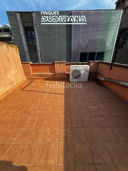 Foto df872f85-5950-4e94-8ab9-418acd023cf3. Alquiler casa  amb local comercial cafeteriarestaurant de lloguer al Centre d ajuntament en Igualada